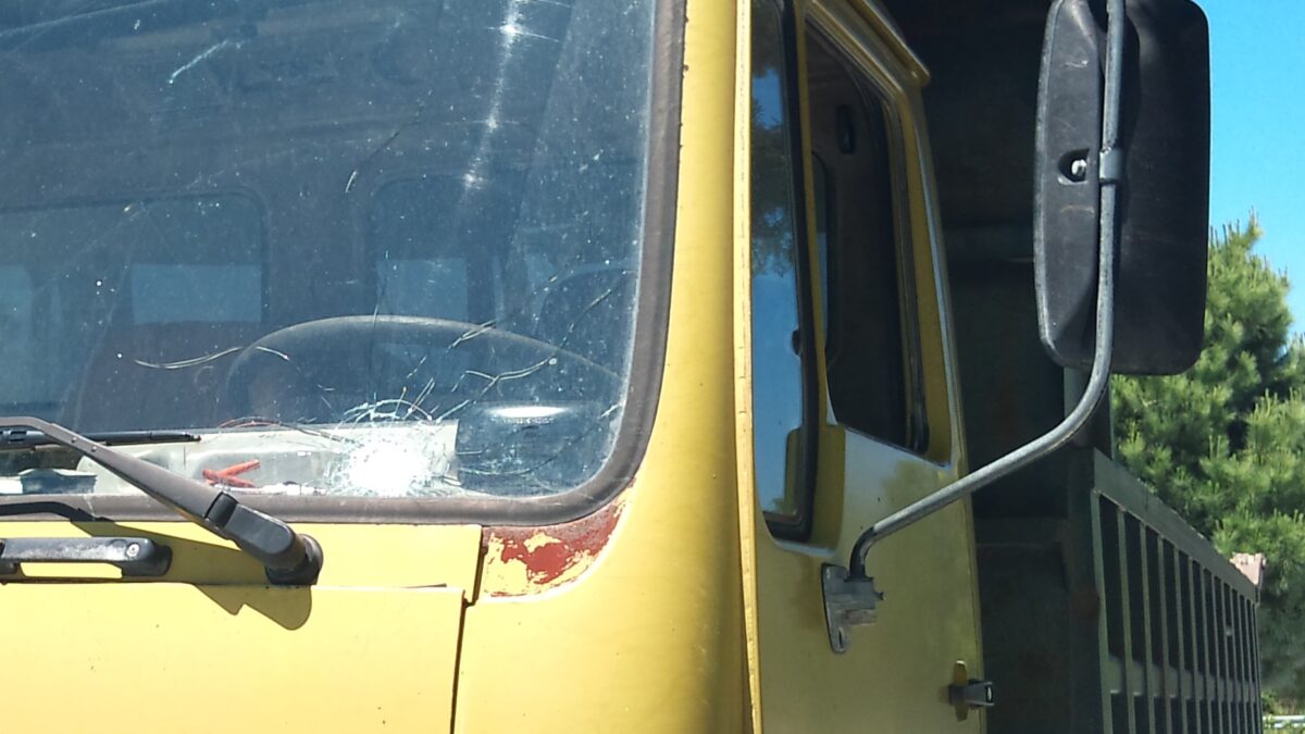 Επίθεση βοσκού εναντίον οδηγού φορτηγού που παρέδιδε υλικό αγροτικής οδοποιίας