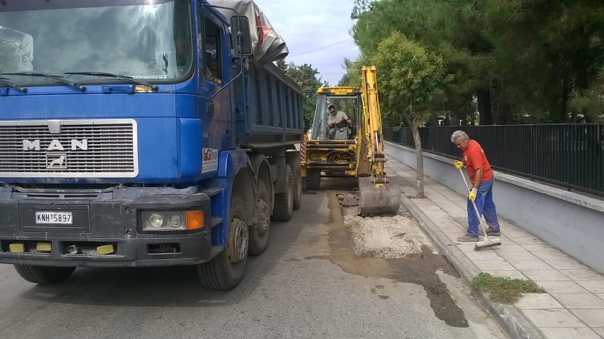 Συνεχίζονται οι αποκαταστάσεις του οδικού δικτύου