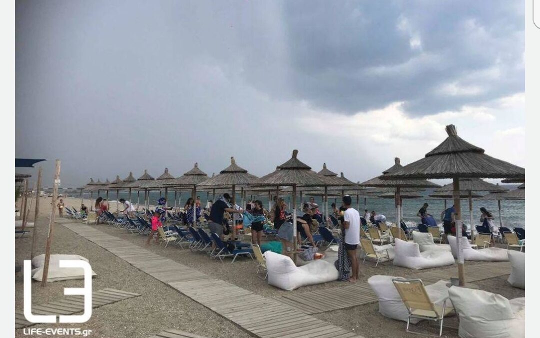 Χαλκιδική: Ξαφνική καταιγίδα άδειασε τις παραλίες