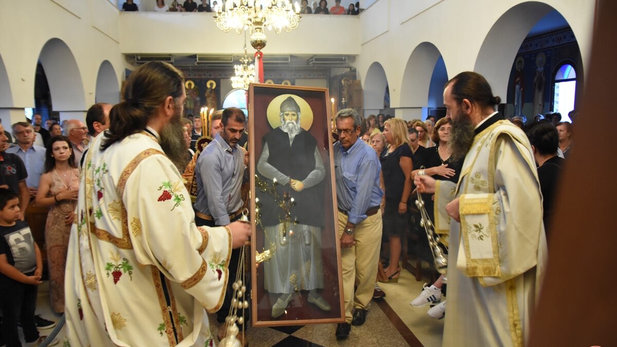 Νέα Έφεσος: Λαμπρή υποδοχή της εικόνας του Αγίου Παϊσίου με το μικρό ράσο