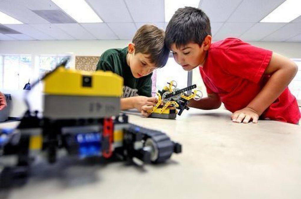 Μαθήματα ρομποτικής στο Robotics Summer School της Μορφωτικής Ένωσης Καταφυγιωτών