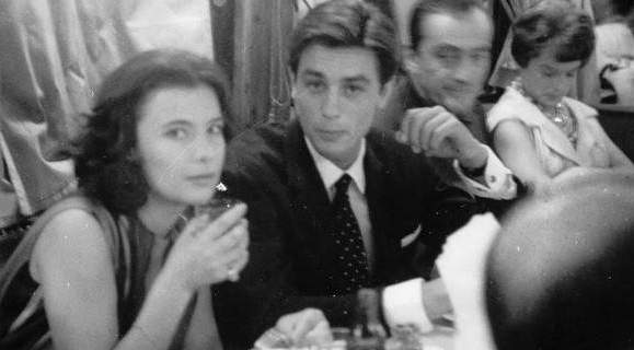 Όταν ο Αλέν Ντελόν φλέρταρε την Τζένη Καρέζη – Η βραδιά στο πλοίο