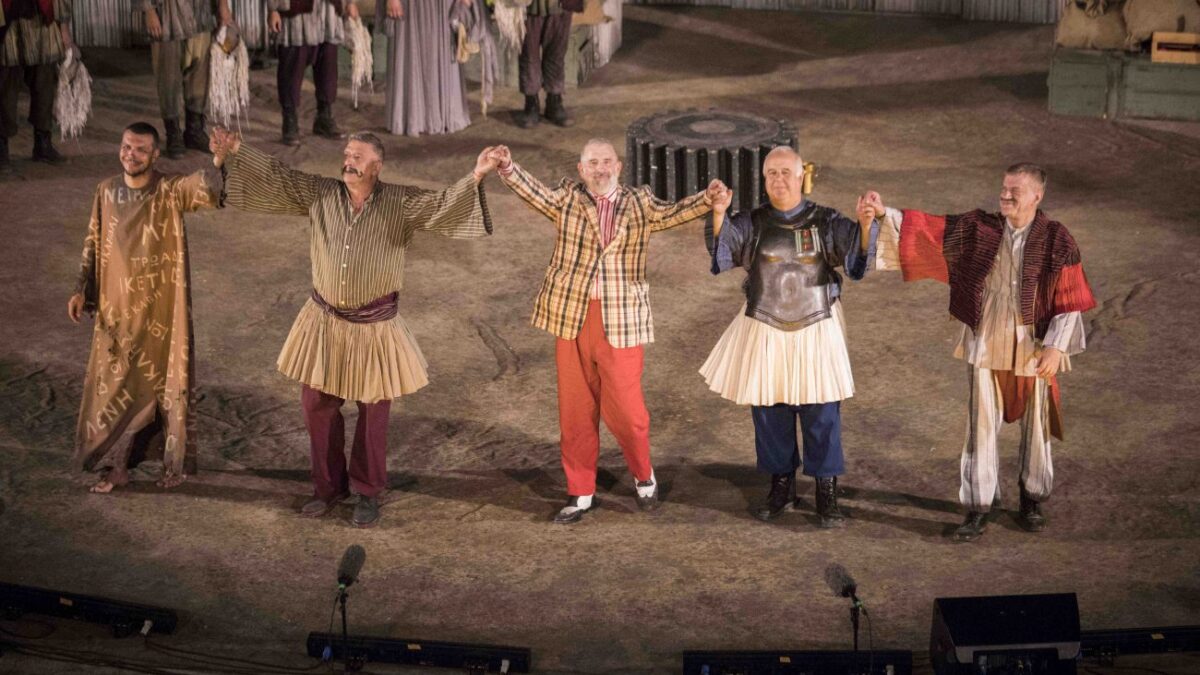 «Κατέκτησε» τους θεατές η αριστοφανική κωμωδία «Αχαρνής» στο Αρχαίο Θέατρο Δίου