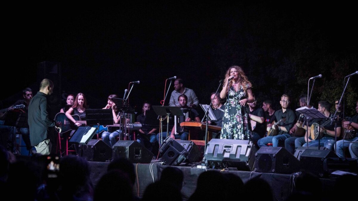 Η Ελένη Τσαλιγοπούλου και η Ορχήστρα Νέων του Κέντρου Γραμμάτων και Τεχνών Δίου «φώτισαν» μουσικά το Κάστρο του Πλαταμώνα