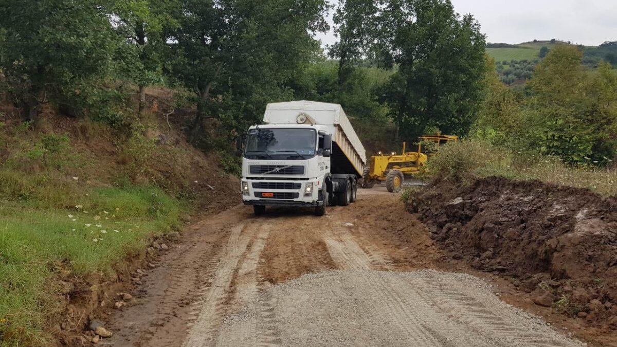 Στη βελτίωση των αγροτικών δρόμων στο Μοσχοχώρι επικεντρώνεται αυτή την περίοδο ο Δήμος Κατερίνης