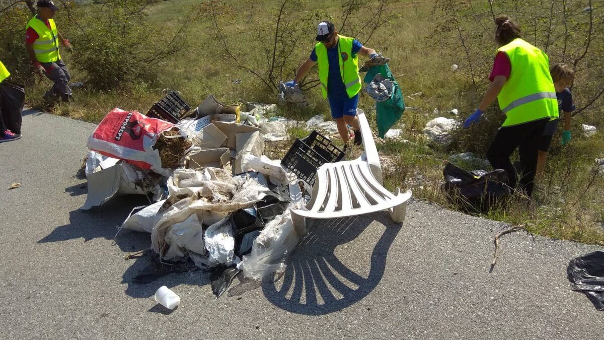Πάνω από 400 σακούλες με σκουπίδια μάζεψαν μέλη & φίλοι του Ορειβατικού Συλλόγου Βροντούς