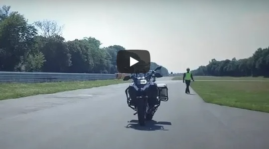 Η BMW παρουσίασε μοτοσικλέτα που ταξιδεύει μόνη της! (VIDEO)