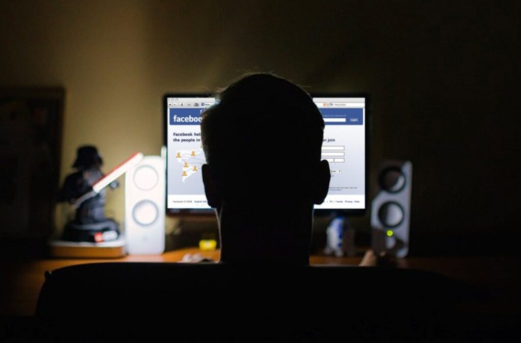 Πανικός στην Αρτέμιδα: Άνδρας προσπάθησε να αυτοκτονήσει σε ζωντανή μετάδοση στο Facebook