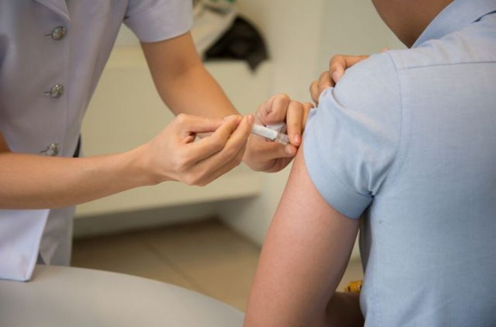 Καταφθάνει η εποχική γρίπη: Kαμπάνια για το αντιγριπικό εμβόλιο