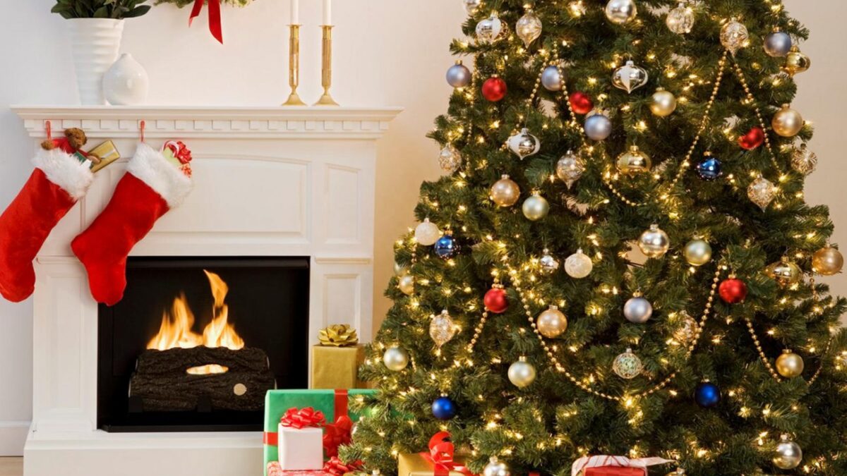 Ένας πολύ απλός τρόπος για να αποθηκεύσετε το χριστουγεννιάτικο δέντρο