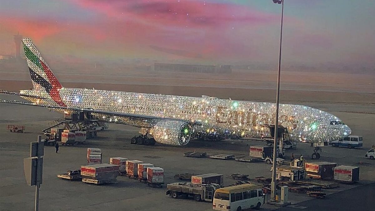 Viral το εκθαμβωτικό αεροσκάφος της Emirates με τα διαμάντια (ΦΩΤΟ)