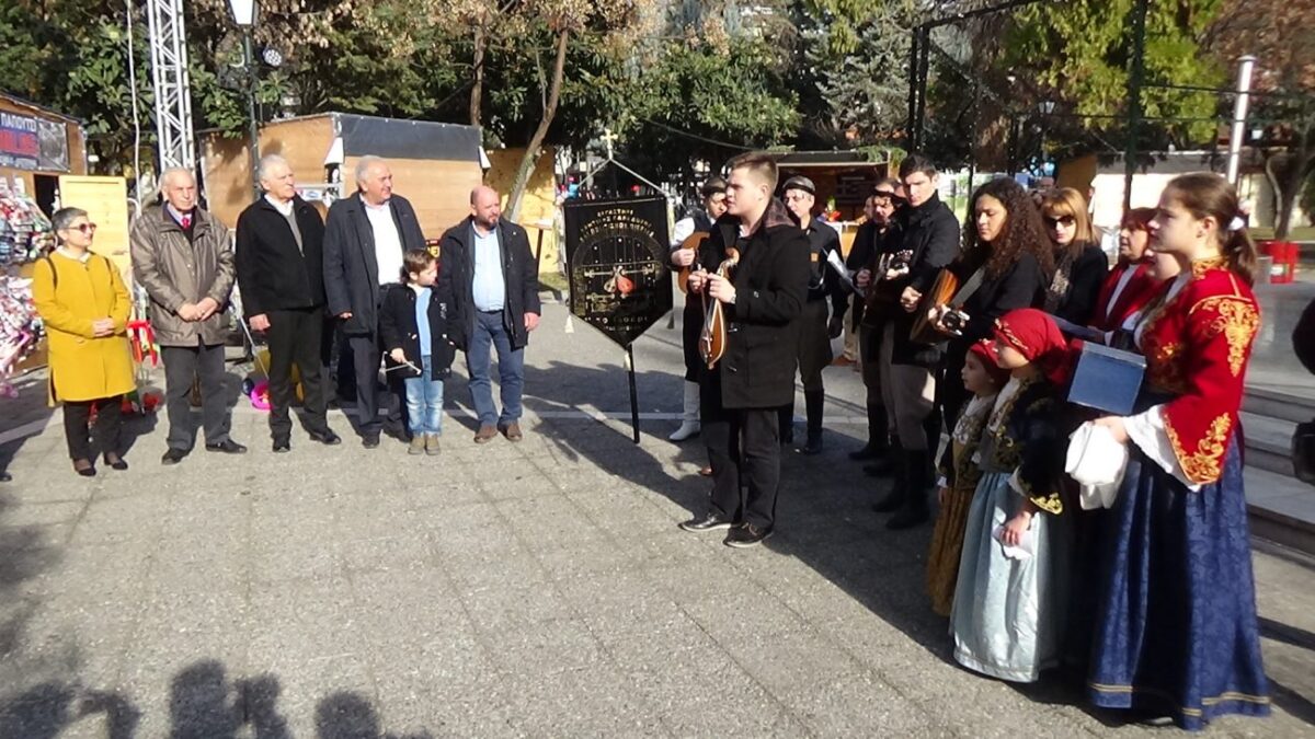 Κάλαντα Χριστουγέννων στο «Πάρκο των Χρωμάτων» άκουσε ο Δήμαρχος Κατερίνης Σάββας Χιονίδης