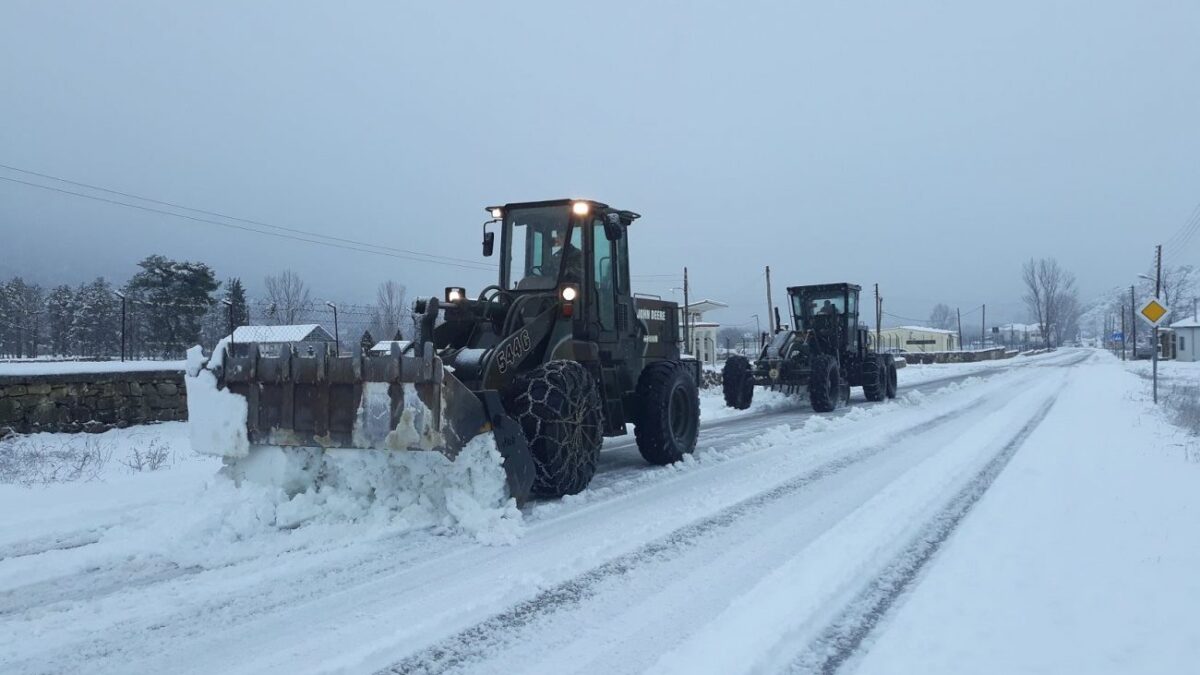 ΠΚΜ: Σε επιφυλακή για το νέο χιονιά με 100 οχήματα και 10.000 τόνους αλάτι