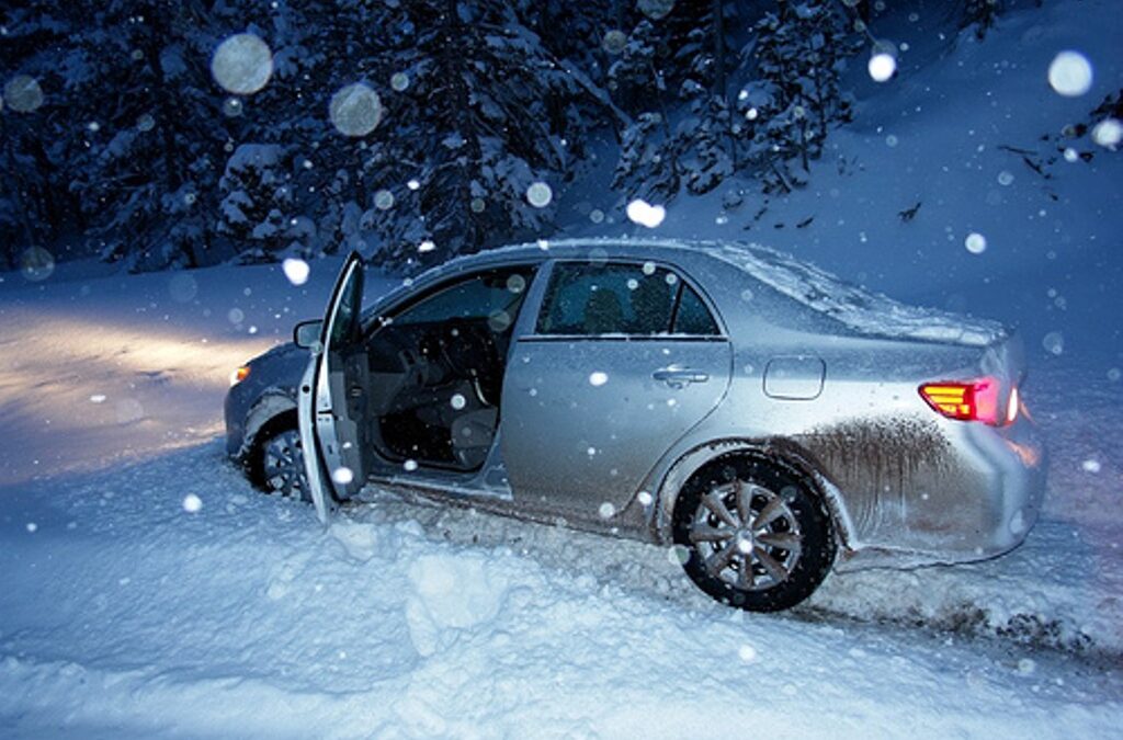 Βίντεο: Τι να κάνετε αν αποκλειστείτε στα χιόνια με το αυτοκίνητο