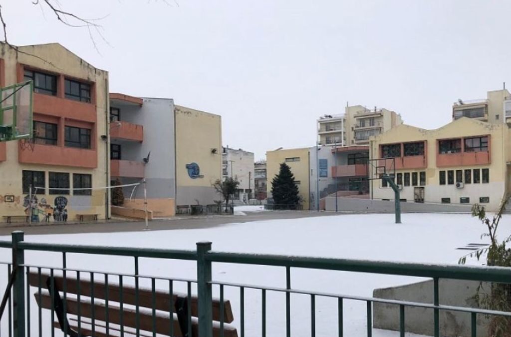 Θεσσαλονίκη: 14χρονος μαθητής γλίστρησε στον πάγο, στο διάλειμμα, και κατέληξε στο χειρουργείο