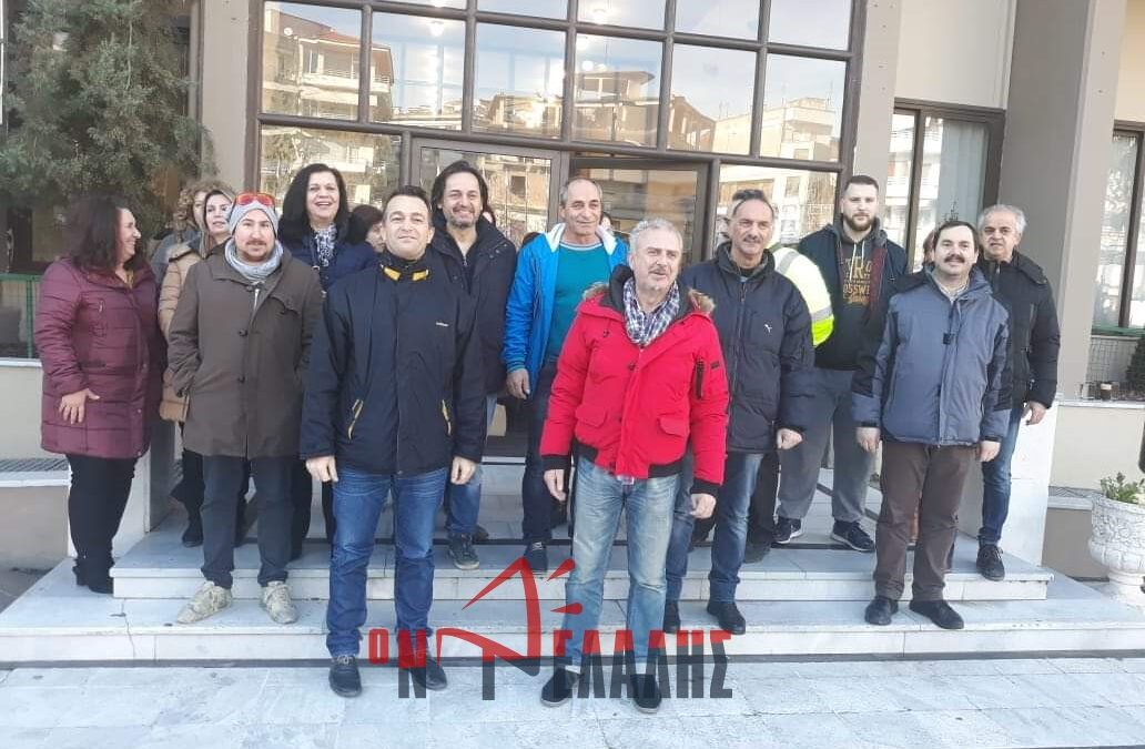 «Ρολά» κατέβασαν σήμερα τα δημαρχεία της Πιερίας για τη Μακεδονία (ΦΩΤΟ)