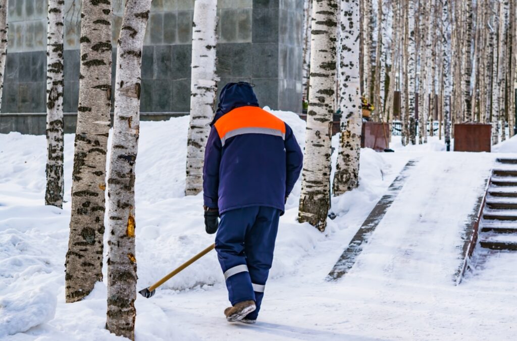 ΓΣΕΕ: Πώς πρέπει να δουλεύουν οι εργαζόμενοι σε συνθήκες ψύχους, χιονοπτώσεων & παγετού