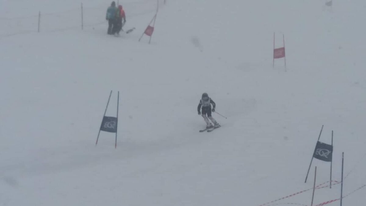 ΤΩΡΑ: Αγώνες αλπικού σκι στο Χιονοδρομικό Κέντρο Ελατοχωρίου (VIDEO & ΦΩΤΟ)