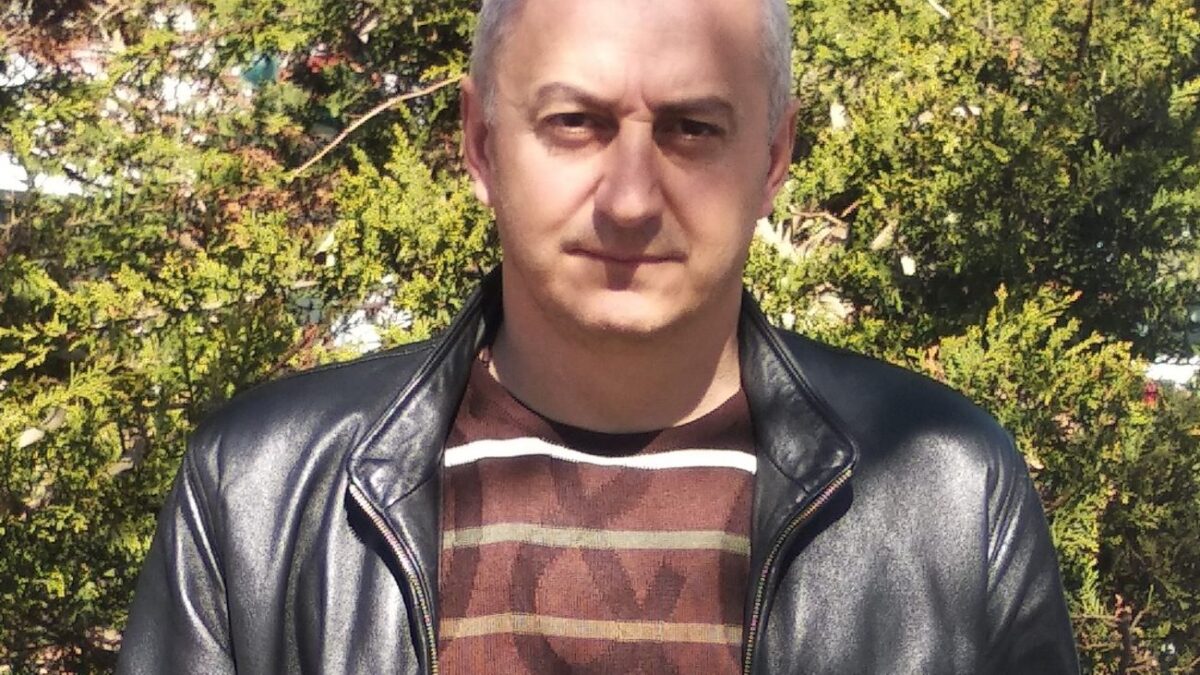 Ο οδηγός τουριστικού λεωφορείου Χριστόφορος Μαυρόπουλος υπ. τοπικός σύμβουλος Περίστασης στο πλευρό του Θ. Λιακόπουλου