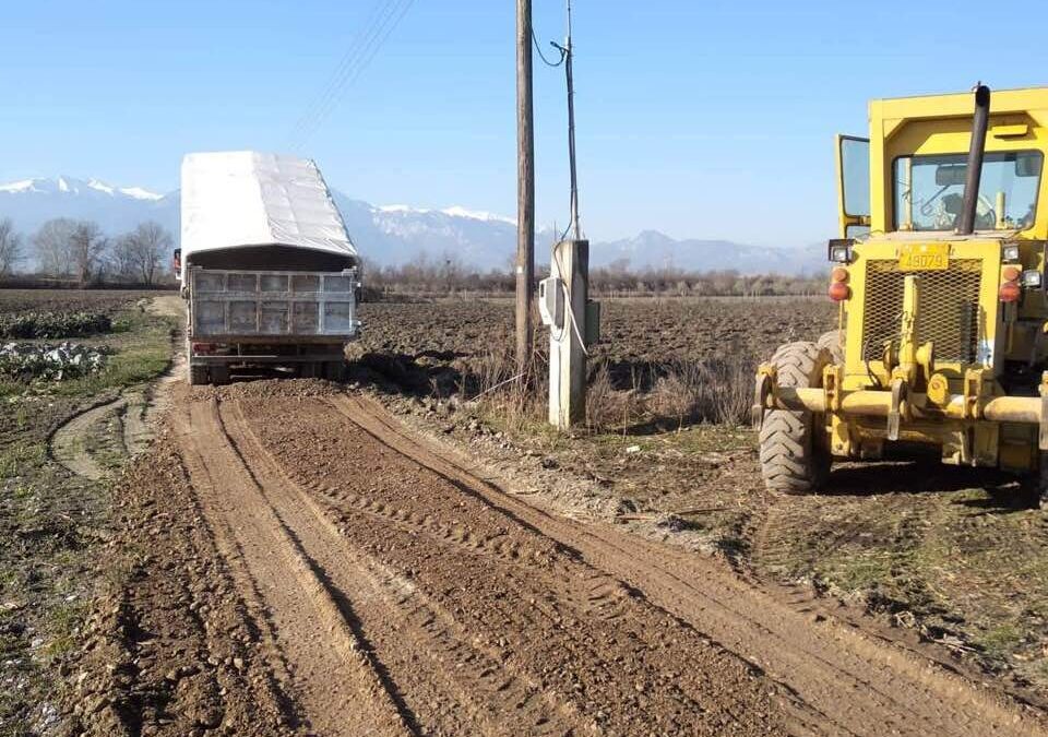 Βελτίωση αγροτικής οδοποιίας στη Δημοτική Κοινότητα Κορινού