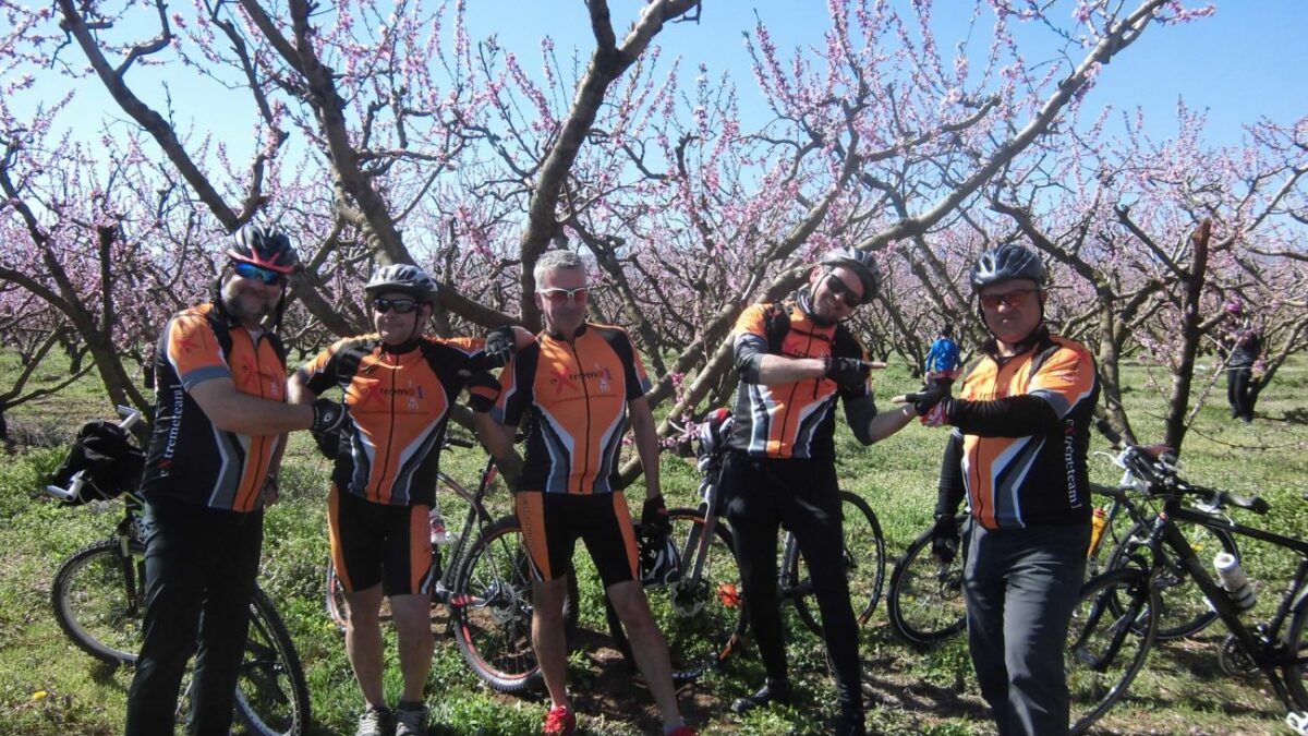 Οι «Ελεύθεροι Ποδηλάτες Πιερίας» στη Βέροια – Ποδηλατοβόλτα στις ανθισμένες ροδακινιές