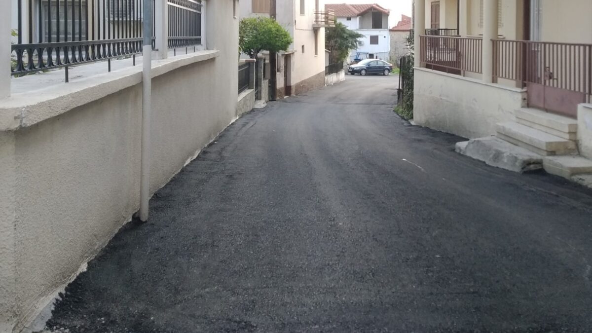 Ακόμα δύο δρόμοι με άσφαλτο στο Λιτόχωρο – Παραδόθηκαν οι οδοί Κουτρουμπά και Βασ. Γεωργίου