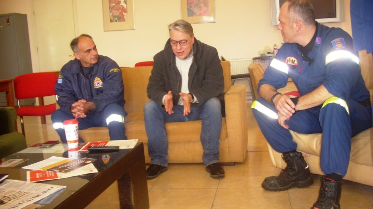 Ο υπ. δήμαρχος Κατερίνης Ν. Τσουπέης και η «Λαϊκή Συσπείρωση» επισκέφθηκαν την Πυροσβεστική και μίλησαν σε σύσκεψη εκπαιδευτικών