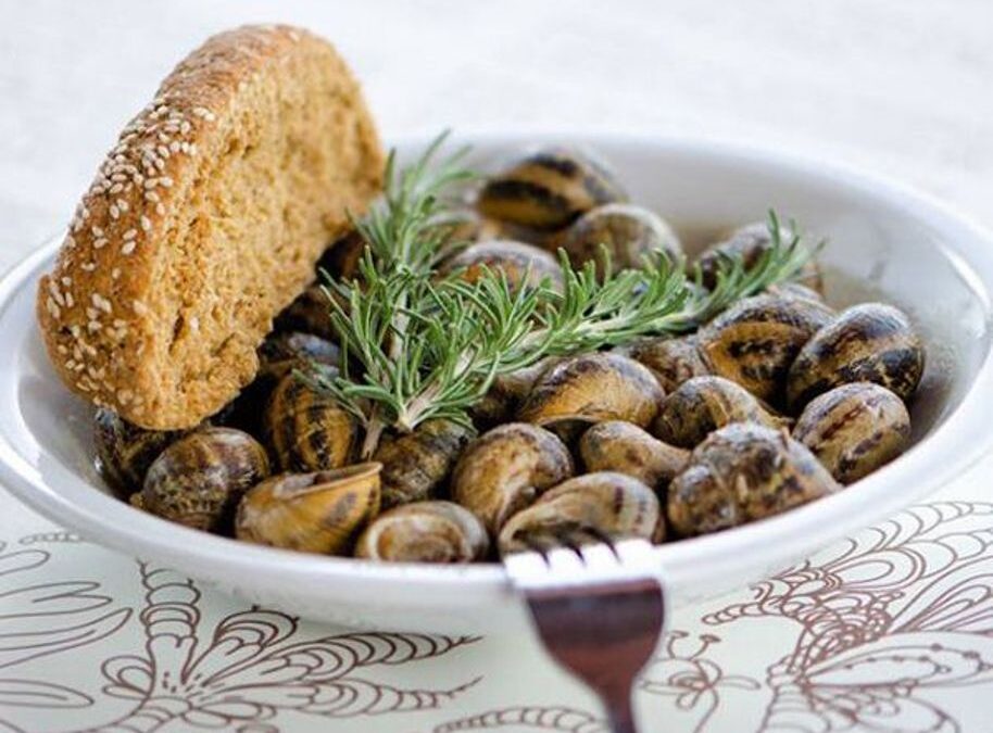 Ποια 10 ελληνικά φαγητά θεωρούν πιο περίεργα οι ξένοι