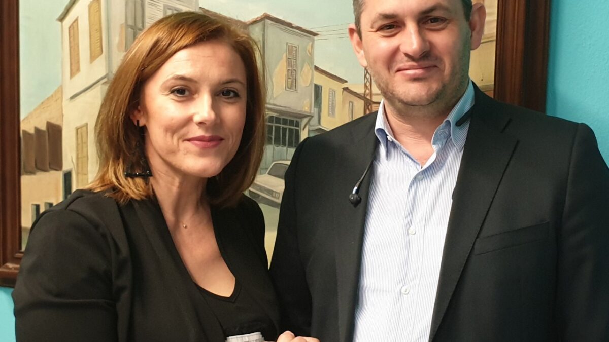 H ιδιωτική υπάλληλος Βαρβάρα Τσαπράνη υποψήφια τοπική σύμβουλος Ελάφου στο πλευρό του Θανάση Λιακόπουλου