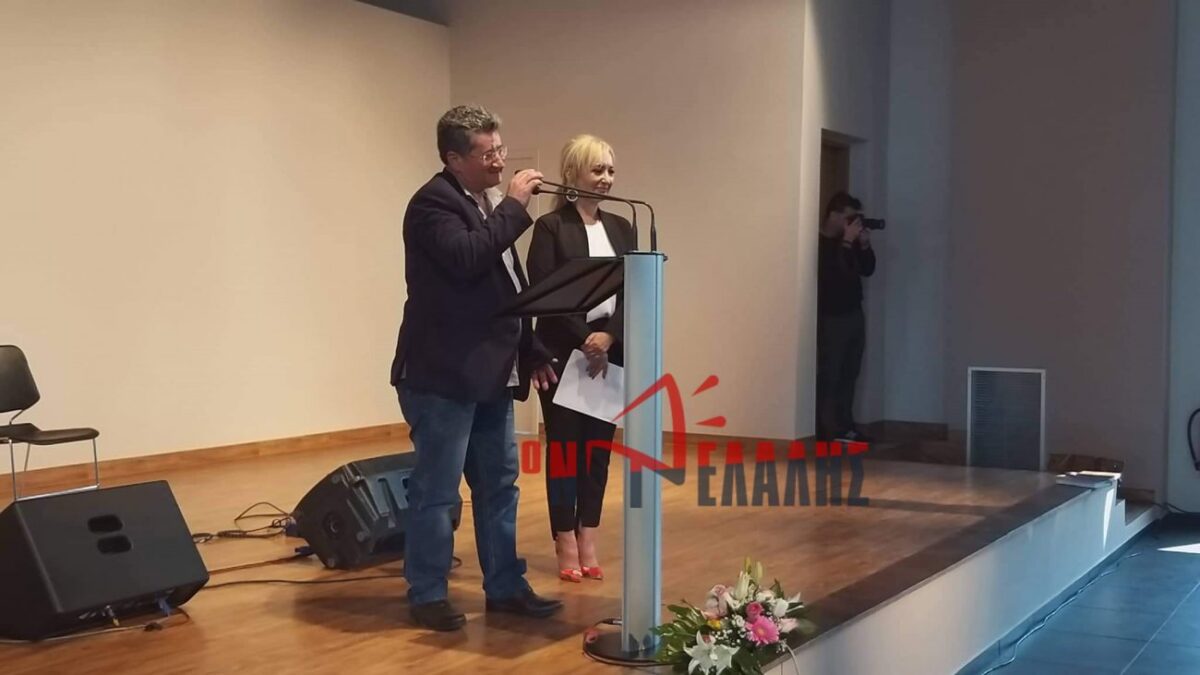 Ο Τάκης Τσιμήτρης έκανε την έκπληξη στα εγκαίνια του Πολιτιστικού Κέντρου Καρίτσας (VIDEO)
