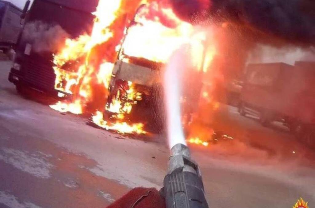 Στις φλόγες τυλίχθηκε φορτηγό στην Παραλία Κατερίνης