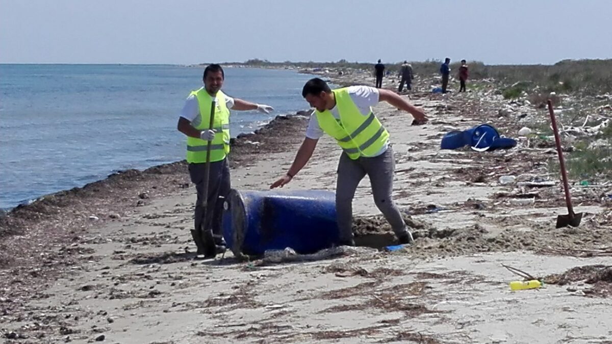 Η Διασωστική Ομάδα Πιερίας στον εθελοντικό καθαρισμό της παραλίας στην Αλυκή Κίτρους