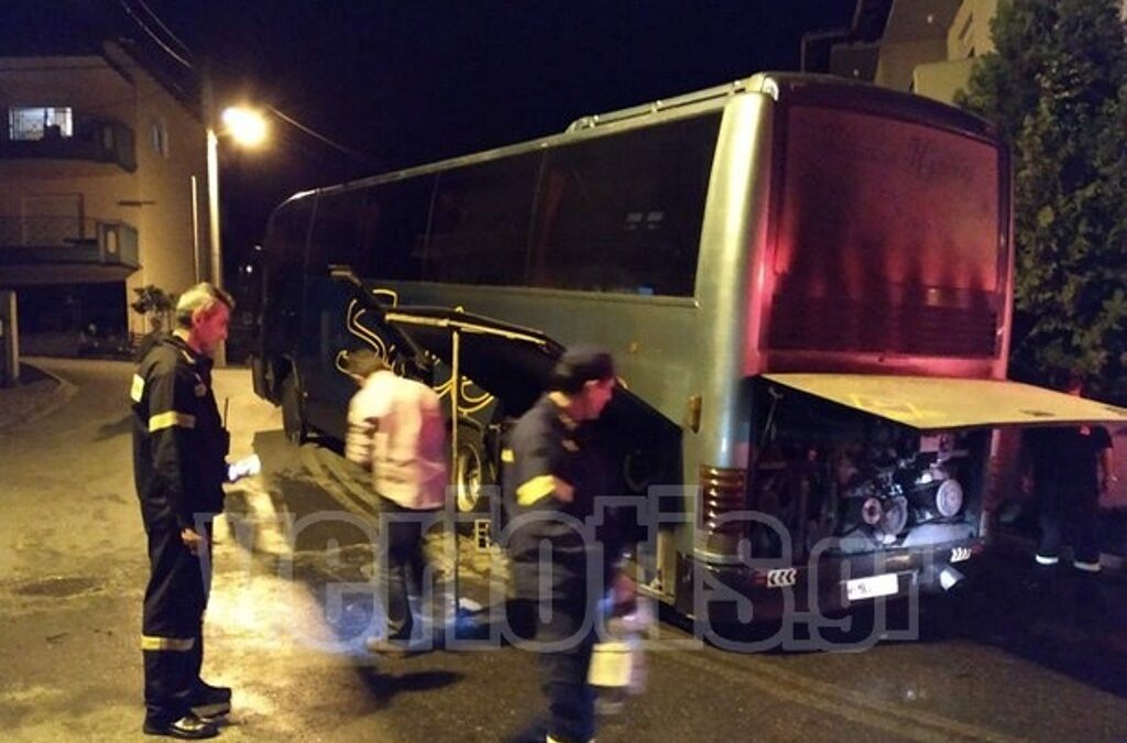 Φωτιά σε λεωφορείο γεμάτο επιβάτες στη Βέροια (ΦΩΤΟ)