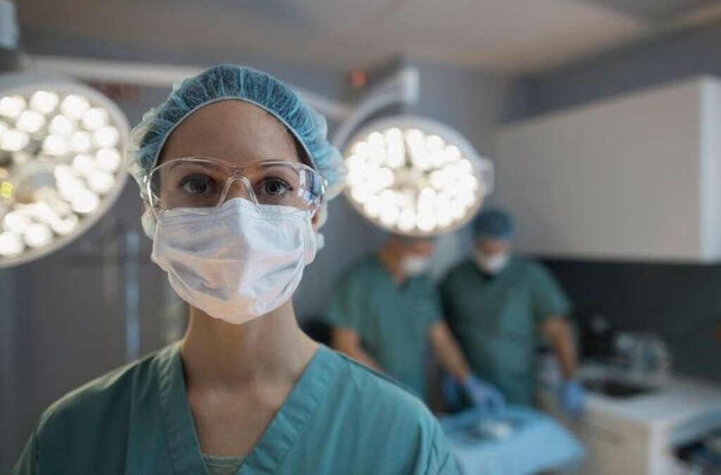 Συγκλονιστική μαρτυρία νοσηλεύτριας: Έχει εμβολιαστεί εδώ και 3,5 μήνες, κόλλησε κορονοϊό και της χορηγείται οξυγόνο (ΒΙΝΤΕΟ)
