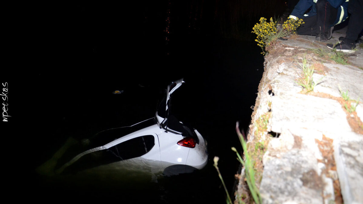 Αυτοκίνητο έπεσε στη λίμνη της Καστοριάς (ΦΩΤΟ)