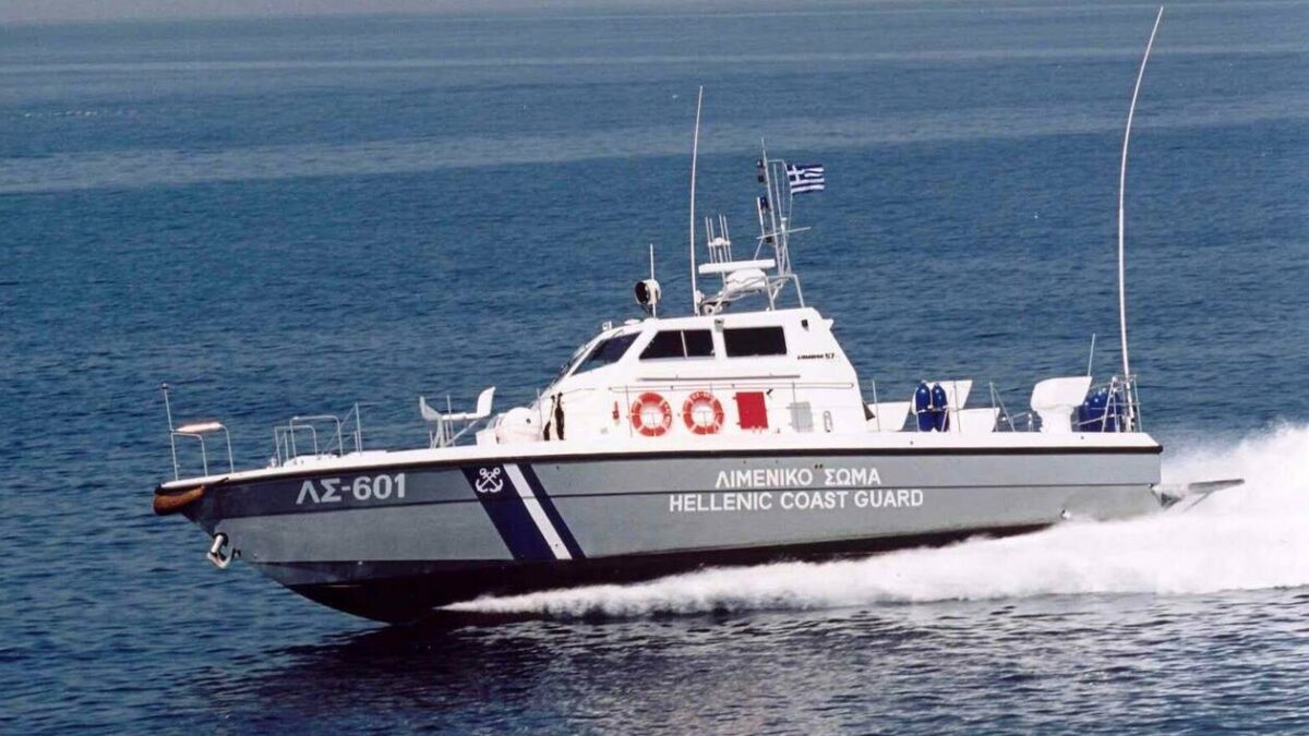 Η ανακοίνωση του Λιμενικού για το τουριστικό σκάφος που έπαθε βλάβη έξω από τον Κορινό