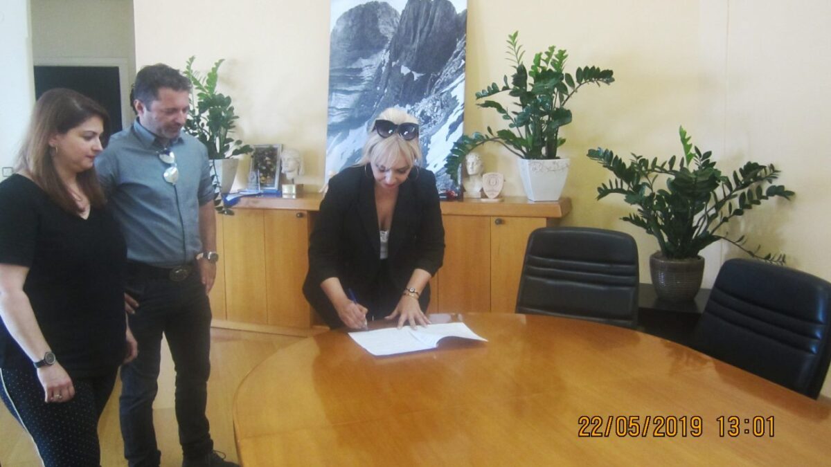 Υπογράφηκε η εργολαβική σύμβαση για την αποκατάσταση του παραλιακού δρόμου του Μακρυγιάλου