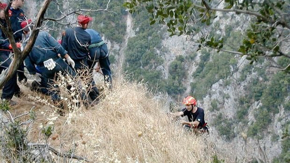 Πιερία: Σε χαράδρα ύψους 10 μέτρων έπεσε ηλικιωμένη