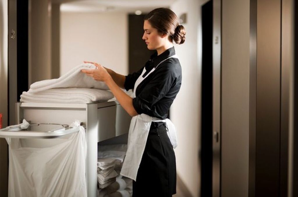 10 πράγματα που θέλουν να πουν στους πελάτες ξενοδοχείων οι καμαριέρες (αλλά δεν μπορούν)