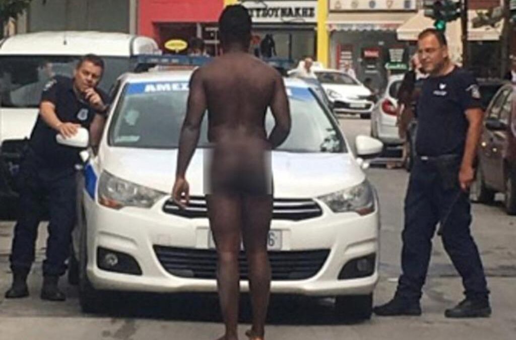 Πρωτοφανές περιστατικό: Γυμνός άνδρας προκάλεσε «έμφραγμα» σε κεντρικό δρόμο της Λάρισας! (VIDEO & ΦΩΤΟ)