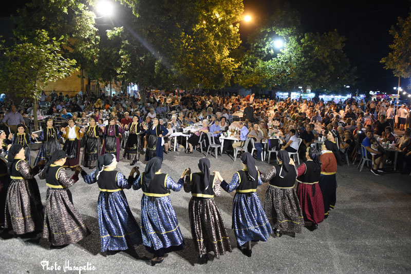 Πλήθος κόσμου στο Φεστιβάλ Παραδοσιακών χορών στον Κολινδρό (ΦΩΤΟ)