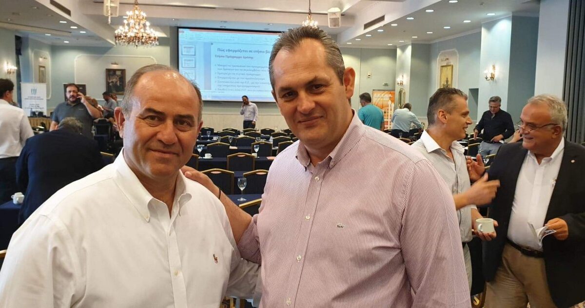 Θανάσης Λιακόπουλος και Βαγγέλης Γερολιόλιος στην ενημερωτική συνάντηση για τους νεοεκλεγέντες αιρετούς των Δήμων