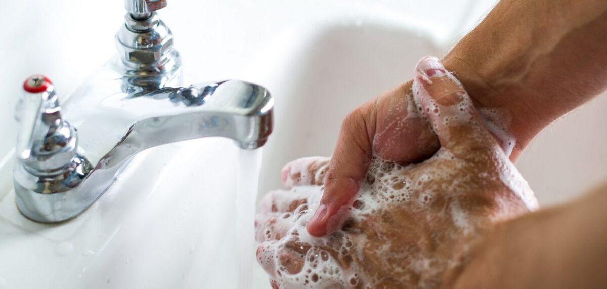 Το 97% όλων μας πλένει τα χέρια του λάθος – Να τι δεν κάνουμε σωστά