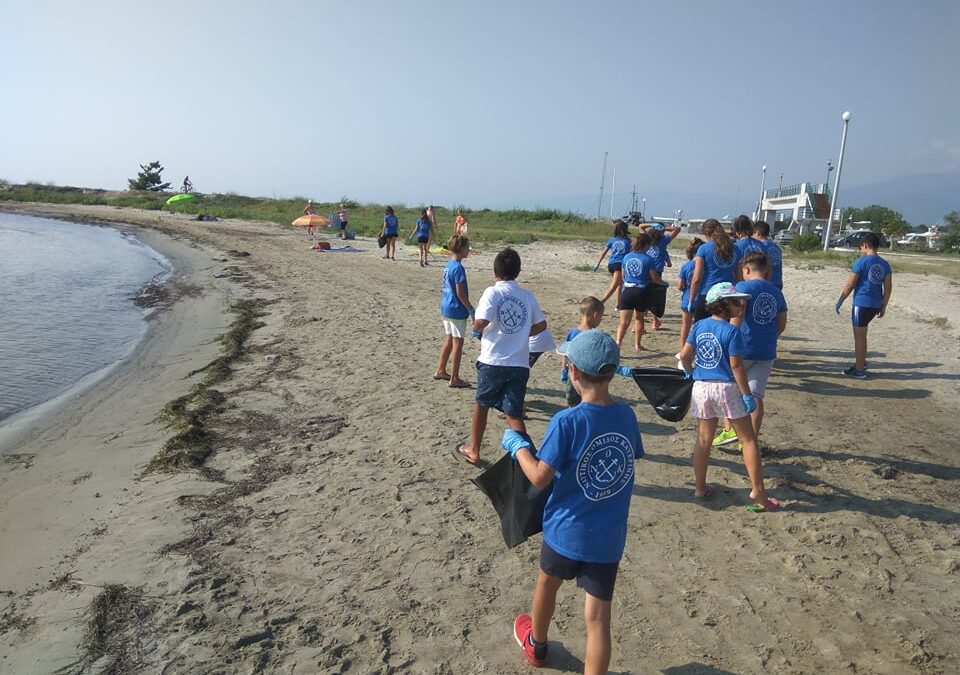Τις ακτές της Παραλίας καθάρισαν τα παιδιά του Ναυτικού Ομίλου Κατερίνης