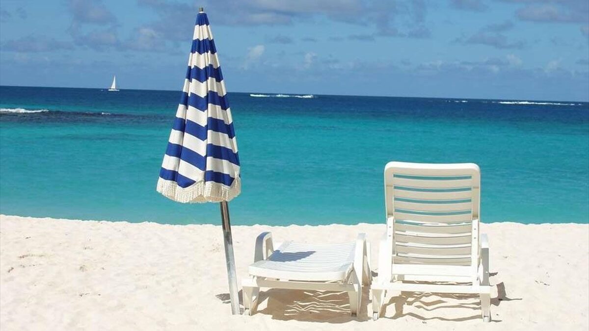 Μέχρι τις 31 Ιουλίου τα μέτρα για τις παραλίες – Στο τραπέζι η απαγόρευση πανηγυριών για όλο τον Αύγουστο