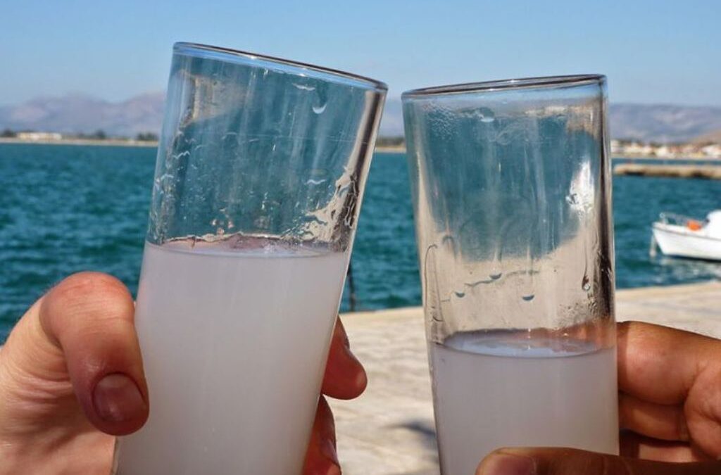 Ποια ελληνικά ποτά αγοράζουν οι ξένοι καταναλωτές – Άλμα εξαγωγών το 2021