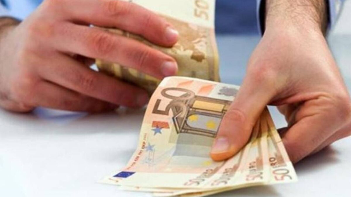 Επίδομα 534 ευρώ: Αύριο η καταβολή των αναστολών Μαΐου – Οι πληρωμές της εβδομάδας και οι δικαιούχοι