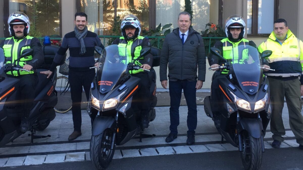 Εξοπλίζεται με νέα οχήματα η Δημοτική Αστυνομία Κατερίνης – Δωρεά μοτοσυκλετών από τα Δημοτικά Πάρκινγκ