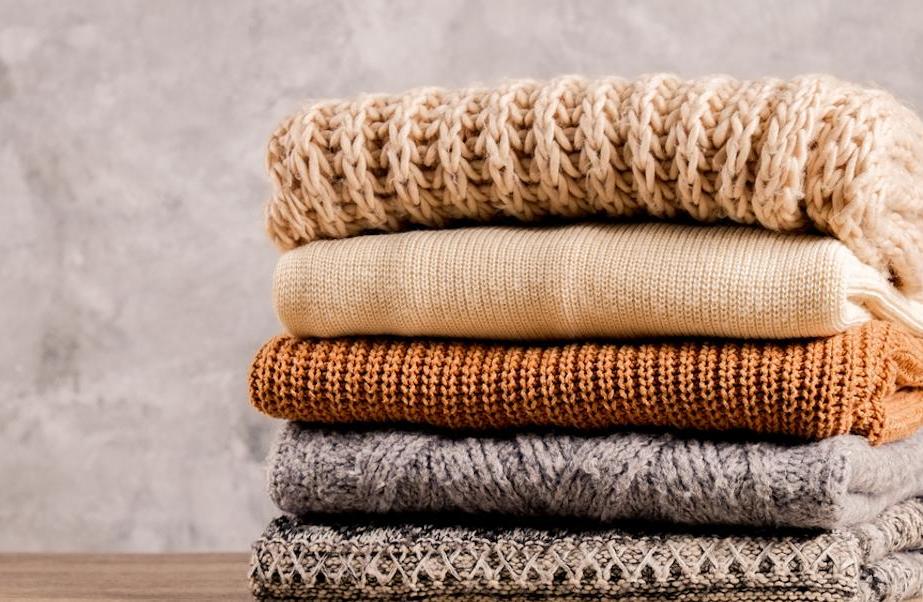 Πώς να πλύνεις τα πουλόβερ σου, ανάλογα με το υλικό τους – Βαμβάκι, μαλλί, μοχέρ