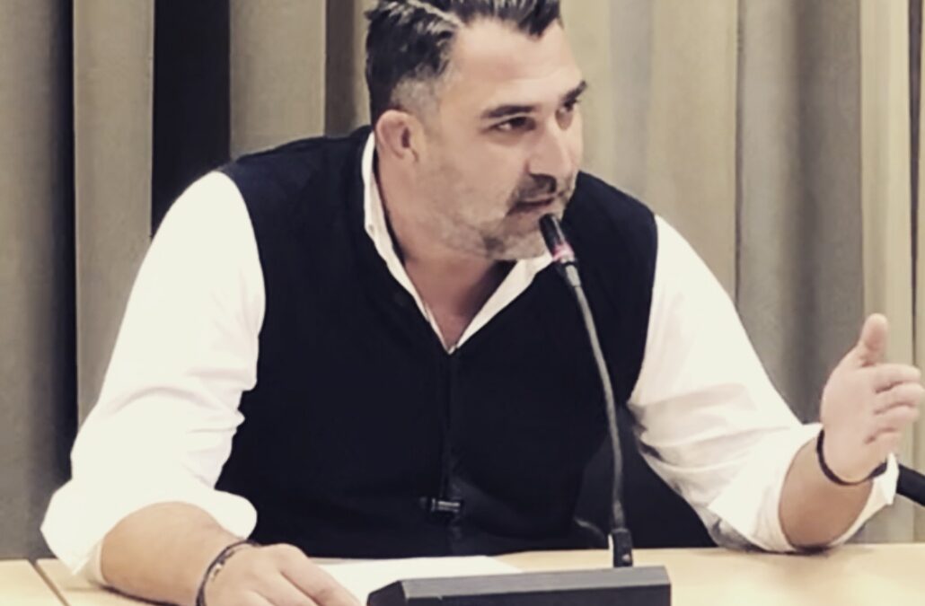 Θωμάς Αναστασιάδης: Υπάρχουν λαθραίοι άνθρωποι;